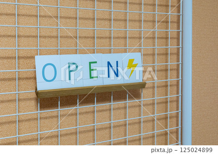 文字カード　OPENのサイン 125024899