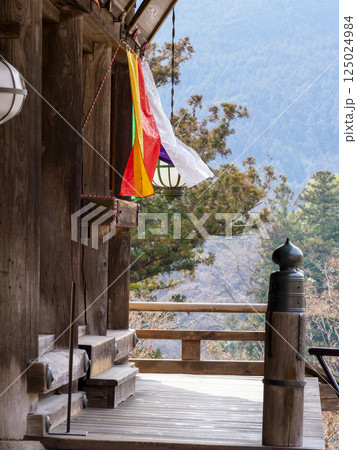 総本山長谷寺本堂の五色幕 125024984