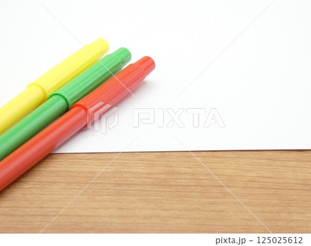紙と水性カラーペン 125025612