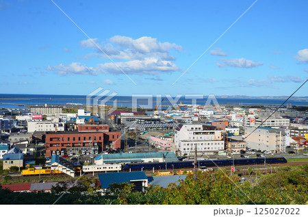 南稚内駅に到着して入換を待つTHE ROYAL EXPRESS 南稚内駅に到着して入換を待つTHE ROYAL EXPRESS 125027022