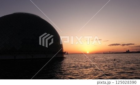 ドームと海に沈む太陽 ドームと海に沈む太陽 125028390