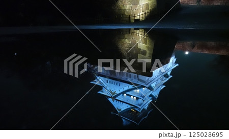 水面に反射する日本の城 水面に反射する日本の城 125028695