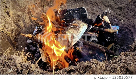 dollars money on fire lost money, project new start, losers. Dollars on fire. fake money bills of 100 dollars on fire at the campfire. dollars money on fire lost money, project new start, losers. Dollars on fire. fake money bills of 100 dollars on fire at the campfire. 125030577