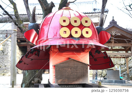 真田神社にある真田赤備え兜・大きな赤兜 真田神社にある真田赤備え兜・大きな赤兜 125030756
