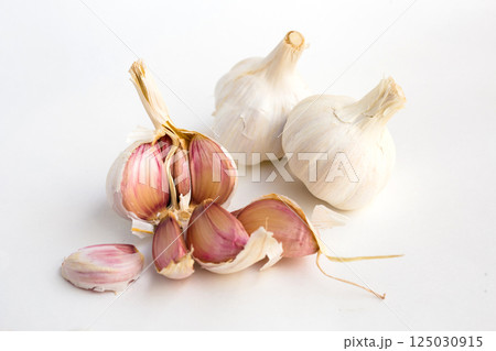 Garlic heads and cloves on white background 125030915