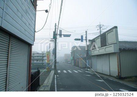 朝霧の街並み　幸手市 125032524