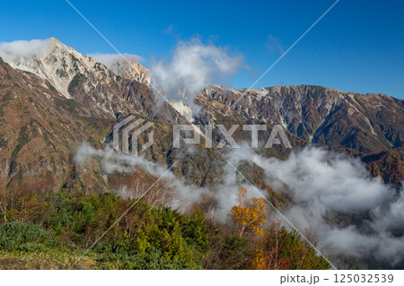 雲架かる秋の白馬三山 雲架かる秋の白馬三山 125032539