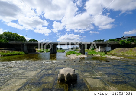 夏空と鴨川荒神の飛び石 夏空と鴨川荒神の飛び石 125034532