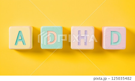 ADHD注意欠如多動症を表すカラフルな積み木 | パステルブロック 125035482