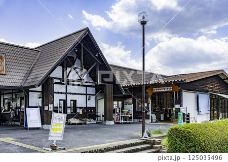 おかやまファーマーズ・マーケット　ノースヴィレッジ　入口ゲート　岡山県勝央町 125035496