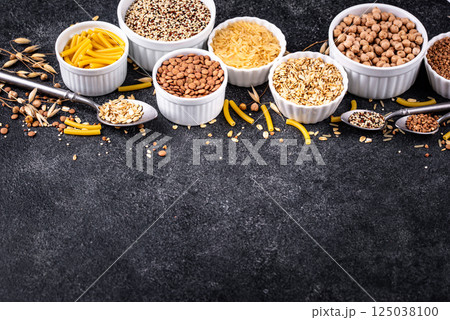 Various gluten free cereals and groats 125038100