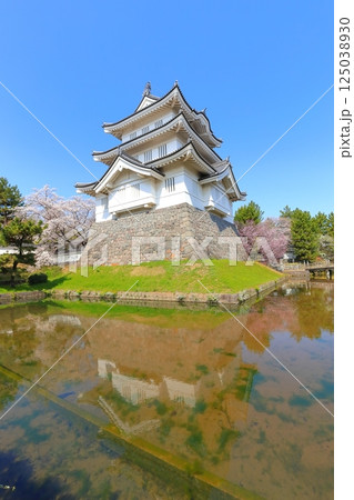 埼玉県 忍城　～満開の桜に彩られる天守～ 125038930