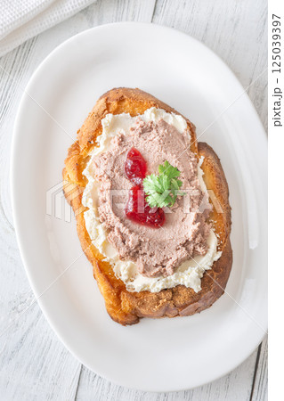 Gourmet sandwich layered with pate, cranberry jam, and cream cheese 125039397