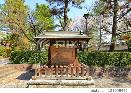 忍城の模擬御三階櫓（埼玉県行田市） 125039423
