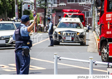 警視庁パトカー　クラウン 125039475