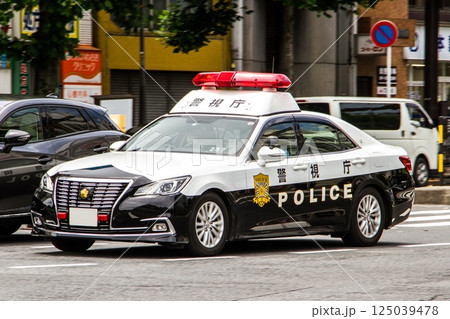 警視庁パトカー　クラウン 125039478