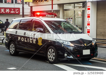 警視庁パトカー　エスティマ 125039480