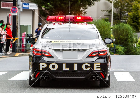 警視庁パトカー　クラウン 125039487
