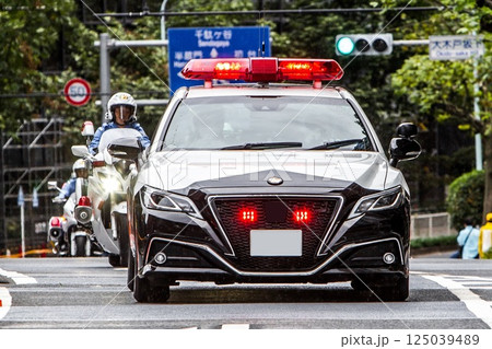 警視庁パトカー　クラウン 125039489