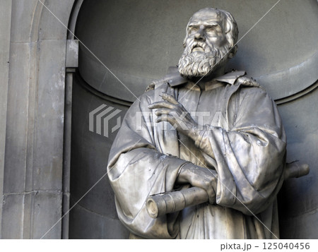 galileo galilei sculpture florence uffizi museum galileo galilei sculpture florence uffizi museum 125040456