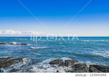 御前崎市の遠州灘の海の風景(静岡県) 御前崎市の遠州灘の海の風景(静岡県) 125041048
