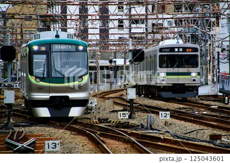 池上線と多摩川線が同時に到着… 東急蒲田駅 125043601