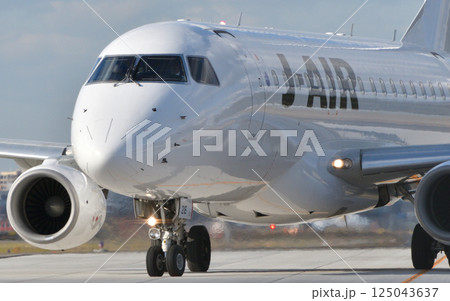 J-AIR ERJ170-100STD福岡空港タキシング 125043637