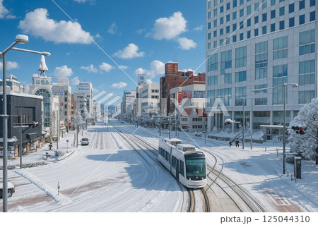 路面電車と雪景色 豊橋駅前 路面電車と雪景色 豊橋駅前 125044310