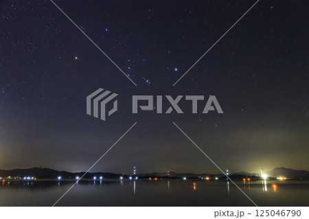 瀬戸内の早秋の星景色 昇るオリオン座 瀬戸内の早秋の星景色 昇るオリオン座 125046790