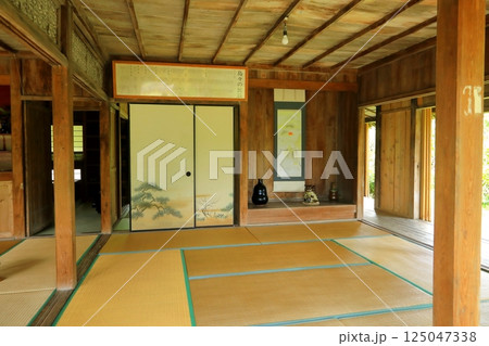 伝統的な八重山の家屋(石垣島) 伝統的な八重山の家屋(石垣島) 125047338