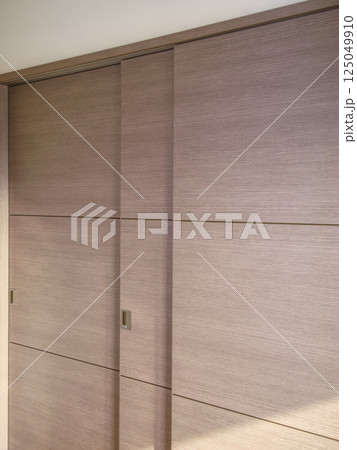 マンションの引き戸 125049910