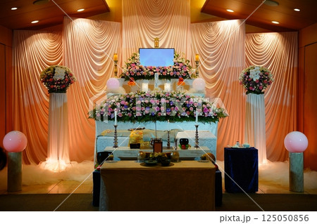 お洒落な花祭壇 125050856