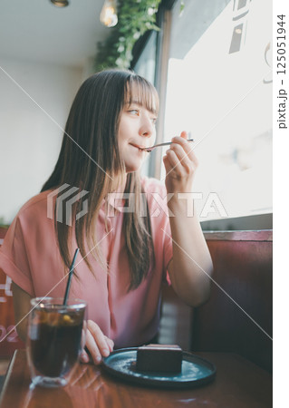 coffee shop coffee shop 125051944
