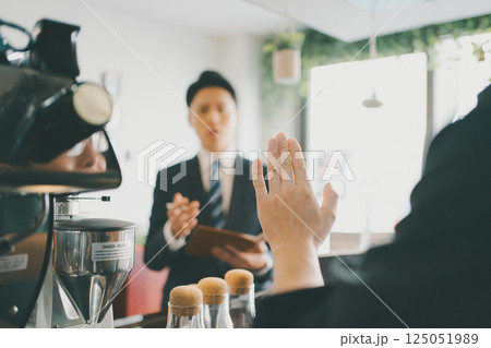 coffee shop 125051989