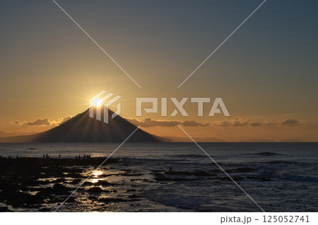 開聞岳からの初日の出 開聞岳からの初日の出 125052741