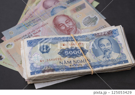 ベトナムの通貨 ドン 海外　旅行 取引 125053429