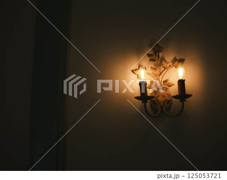 古い洋館の電灯 光 古い洋館の電灯 光 125053721