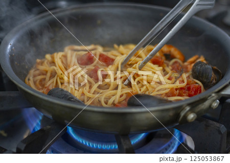 ペスカトーレを作る 125053867