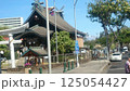 ハワイ　生活風景　寺院　車　地域住民 125054427