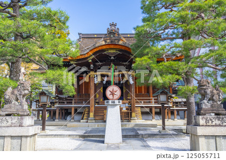 京都　大将軍八神社　本殿 125055711