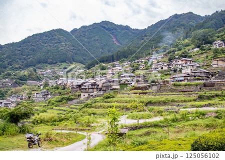棚田と傾斜集落 棚田と傾斜集落 125056102