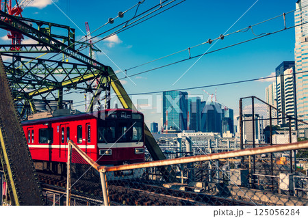 鉄道橋と高層ビル群 東京の都市風景 2025.03 c-3 暖色寒色強調 鉄道橋と高層ビル群 東京の都市風景 2025.03 c-3 暖色寒色強調 125056284