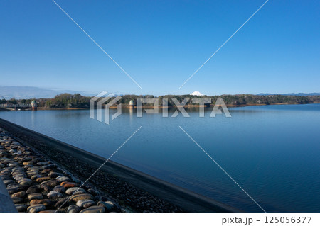 桜咲くころの狭山公園 多摩湖の 桜咲くころの狭山公園 多摩湖の 125056377