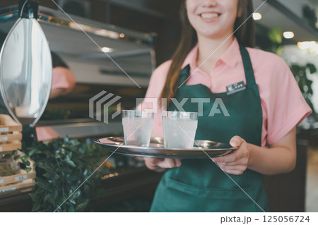 coffee shop 125056724