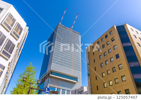 日本の横浜都市景観 関内駅前のベースゲート横浜関内タワーなどを望む=令和7年4月14日 日本の横浜都市景観 関内駅前のベースゲート横浜関内タワーなどを望む=令和7年4月14日 125057407