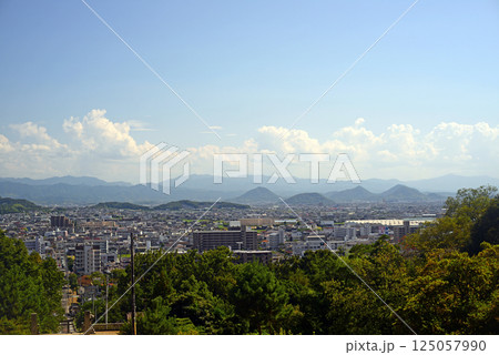 高松屋島神社参道より振り返り見る街並 125057990