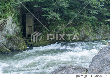渡良瀬渓谷の高津戸峡／群馬県みどり市大間々 125058006