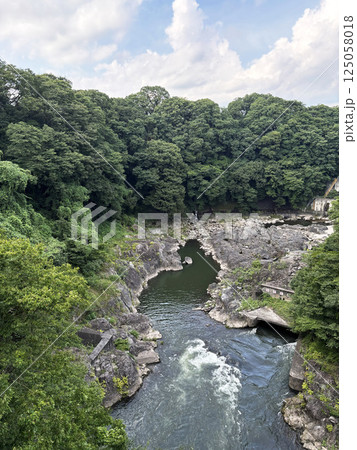 渡良瀬渓谷の高津戸峡/夏の雲と空と渡良瀬川/群馬県みどり市大間々 渡良瀬渓谷の高津戸峡/夏の雲と空と渡良瀬川/群馬県みどり市大間々 125058018