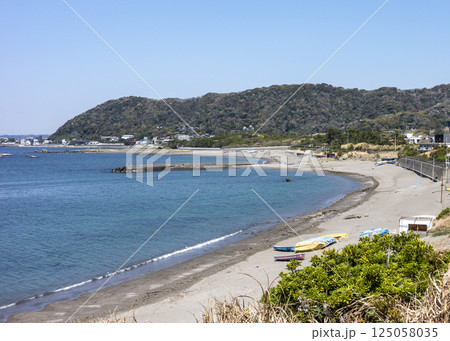 神奈川県葉山町の海岸風景 125058035