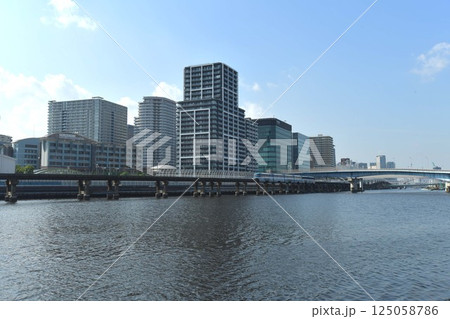 京浜運河と東京モノレール 125058786